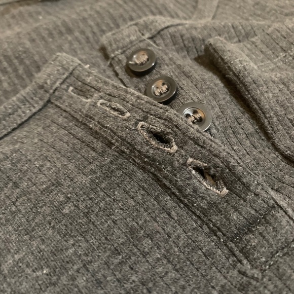 Cropped long sleeve top - Picture 2 of 4